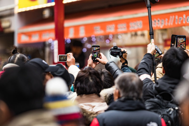 写真や動画を取る際は周囲に配慮しましょう